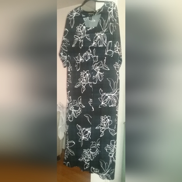 Lane Bryant Dresses & Skirts - Lane Bryant Maxi Dress- Black and White- 22/24